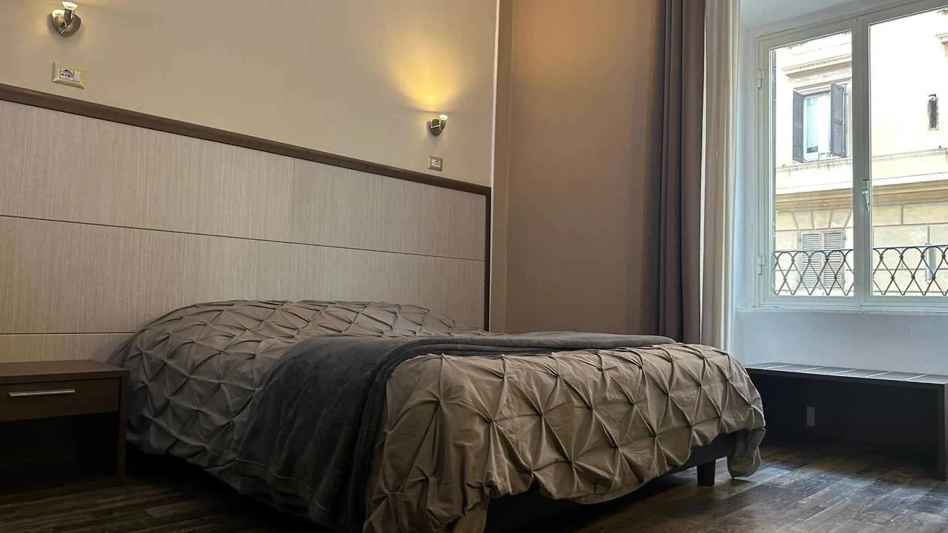 Candia Rooms Rome Bed & Breakfast